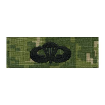 NWU Type-III Green Warfare Badge Parachutist Basic